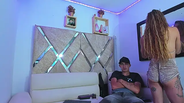 parejacaliente20154 online show from April 25, 12:31 pm