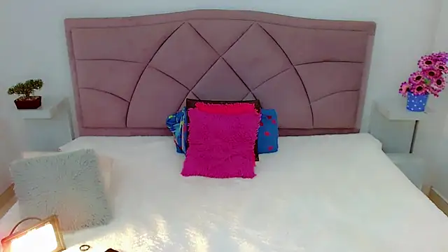 laura sweett120 online show from February 7, 4:06 am