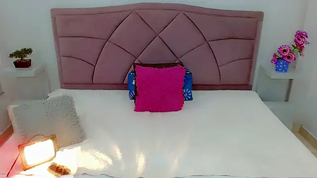 laura sweett120 online show from February 12, 4:01 am