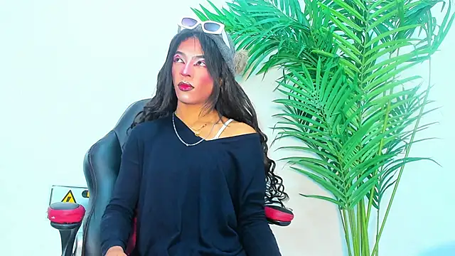 Briyit Doll online show from December 3, 12:02 pm