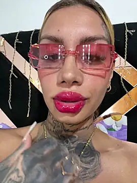 Snapshot of Zaratattoox chatting on October 11, 8:06 am Zaratattoox online show from October 11, 8:06 am