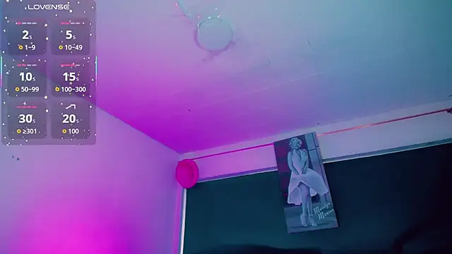 Kendall hornyy online show from March 29, 9:48 pm