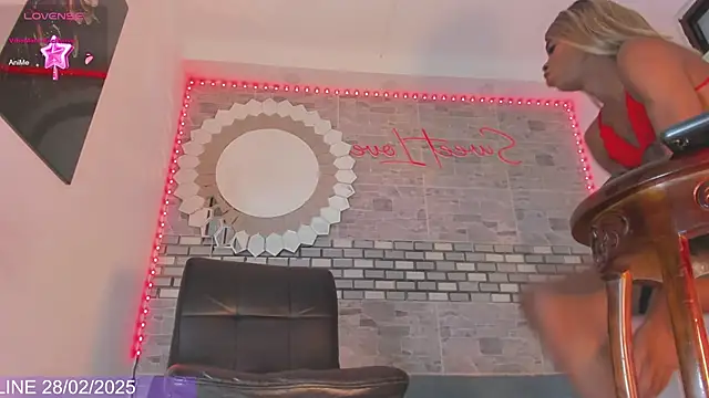 Snapshot of Karla-Ebony chatting on February 28, 1:25 pm Karla-Ebony online show from February 28, 1:25 pm