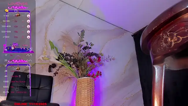 Snapshot of Karla-Ebony chatting on October 11, 1:46 pm Karla-Ebony online show from October 11, 1:46 pm