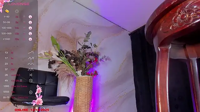 Snapshot of Karla-Ebony chatting on October 12, 1:57 pm Karla-Ebony online show from October 12, 1:57 pm