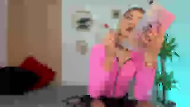 BrianaSchafer online show from March 10, 6:01 pm