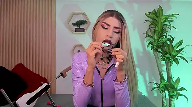 BrianaSchafer online show from March 20, 4:20 pm