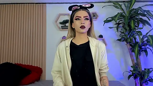 BrianaSchafer online show from November 3, 5:01 pm