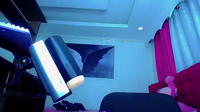 NahomiCamper online show from December 1, 1:35 pm