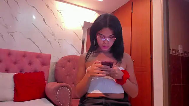 evelyn wine online show from November 5, 8:52 pm