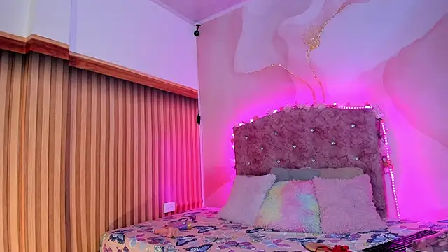 Daisy  rose online show from March 15, 3:05 am