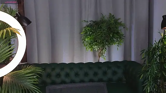 Snapshot of _yourFoxy_ chatting on December 7, 1:46 pm  yourFoxy  online show from December 7, 1:46 pm