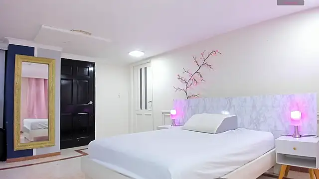 charolbruce 1 online show from April 15, 12:10 pm