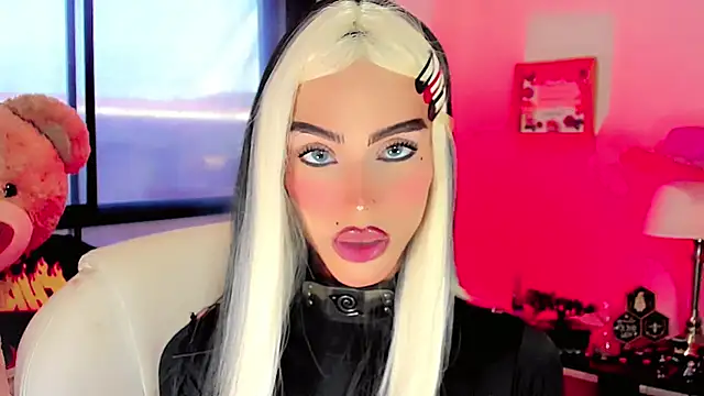 Snapshot of dollswit01 chatting on January 21, 9:04 pm dollswit01 online show from January 21, 9:04 pm