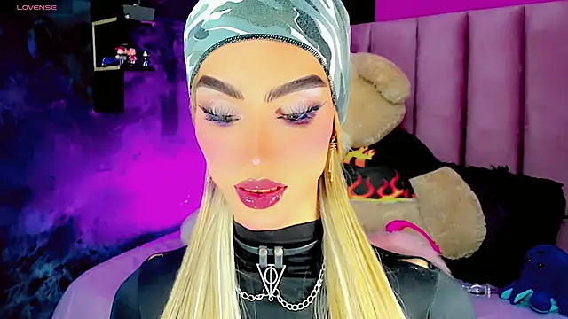 Snapshot of dollswit01 chatting on February 28, 4:43 am dollswit01 online show from February 28, 4:43 am