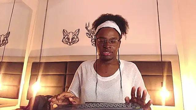 candy lovee69 online show from December 15, 10:04 pm