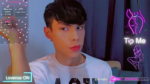 femboykeene online show from January 15, 5:40 am