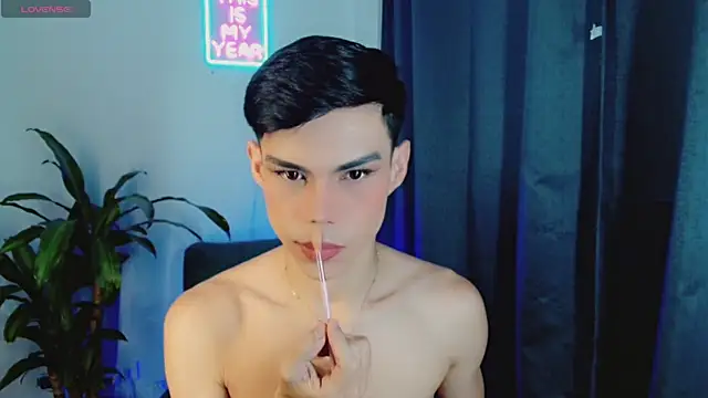 femboykeene online show from May 4, 10:48 pm