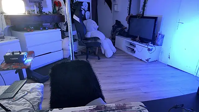 CeriseLapine online show from October 31, 6:05 pm