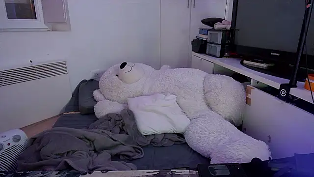 CeriseLapine online show from March 4, 6:45 pm