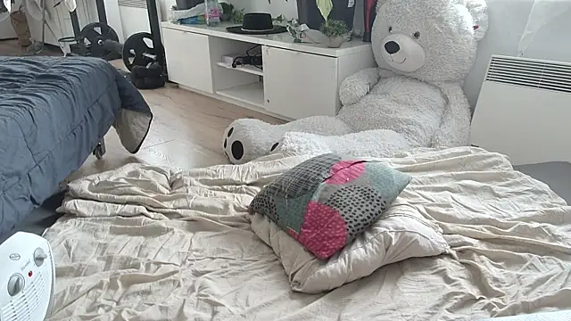 CeriseLapine online show from April 23, 9:17 am