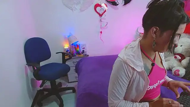 Snapshot of AlexaFontana chatting on February 19, 1:40 am AlexaFontana online show from February 19, 1:40 am