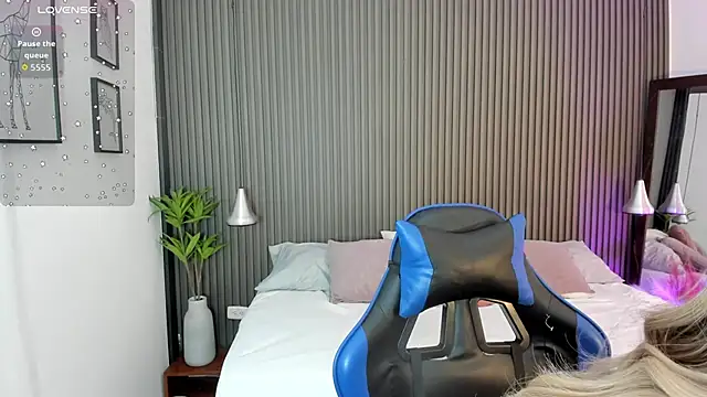 sammybrunette1 online show from April 15, 8:31 pm