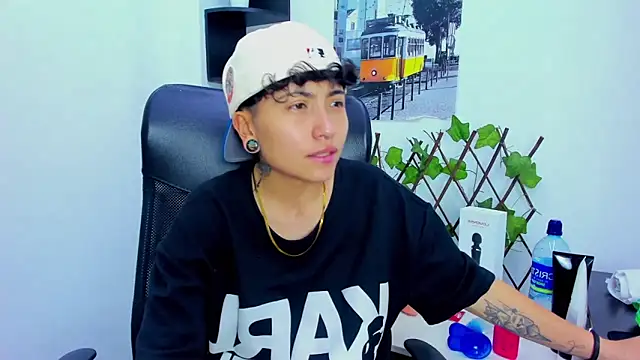 Im Mathias online show from November 9, 4:08 pm