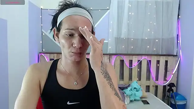 Snapshot of Michellcockxxx chatting on February 6, 12:59 pm Michellcockxxx online show from February 6, 12:59 pm