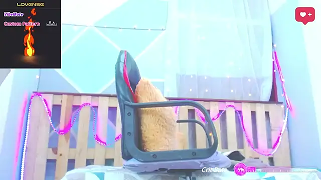 Snapshot of Michellcockxxx chatting on February 24, 9:32 am Michellcockxxx online show from February 24, 9:32 am