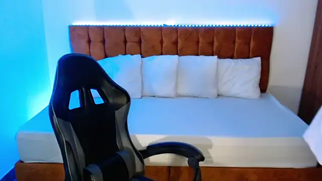 alexiaaross online show from October 1, 6:14 am