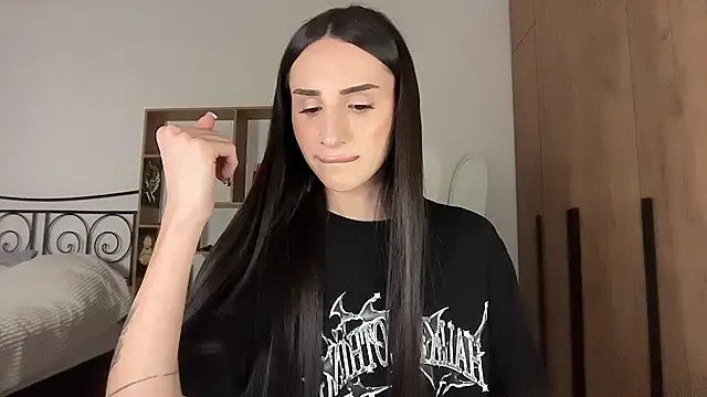 Kim Oberlin  online show from April 8, 10:00 pm