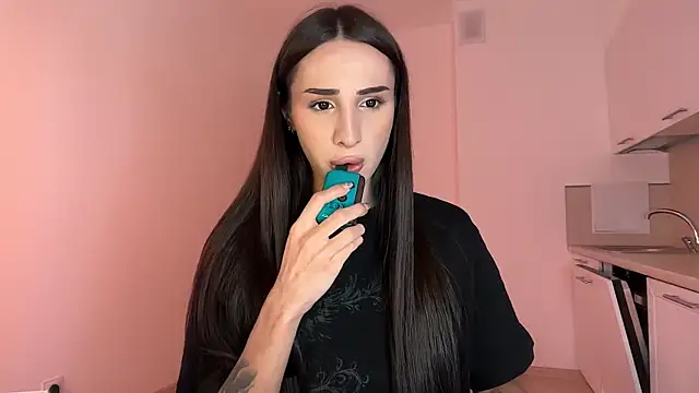 Kim Oberlin  online show from April 22, 2:02 pm