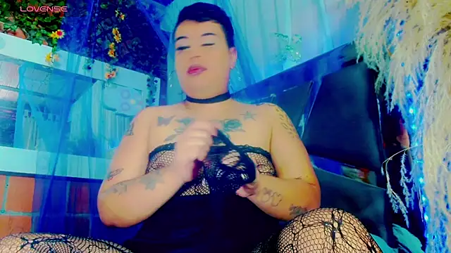 nauthyvalentina online show from April 15, 1:38 pm