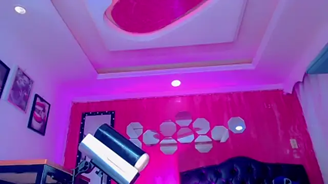 TiffanyMackensyy online show from April 17, 1:30 am