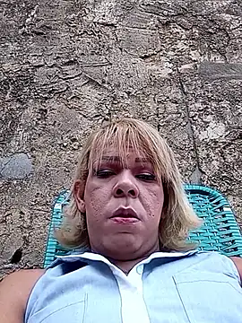 blondebitchlitle online show from February 1, 9:35 pm