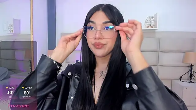 Snapshot of RoseCassie chatting on October 23, 1:04 pm RoseCassie online show from October 23, 1:04 pm