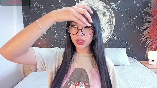 RoseCassie online show from December 17, 2:00 pm