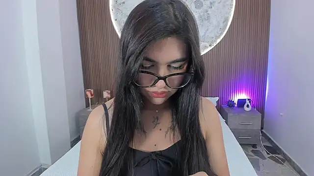 RoseCassie online show from March 28, 2:19 pm