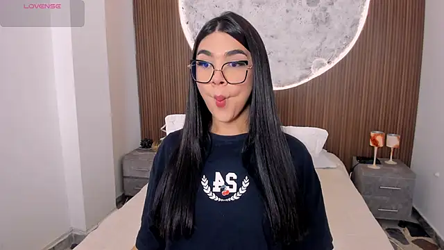 RoseCassie online show from April 22, 2:13 pm