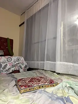 boysLittle online show from April 21, 1:29 am