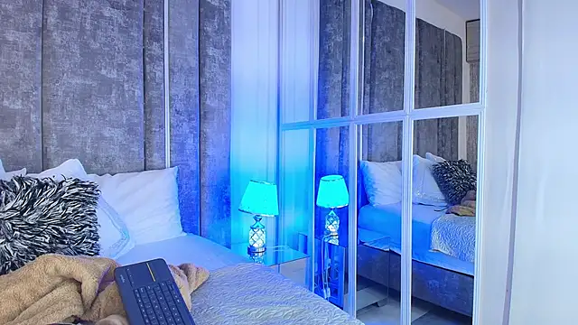 AliDiaz  online show from March 5, 7:30 pm