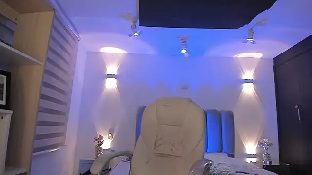 allicemackenzie online show from March 4, 8:53 am