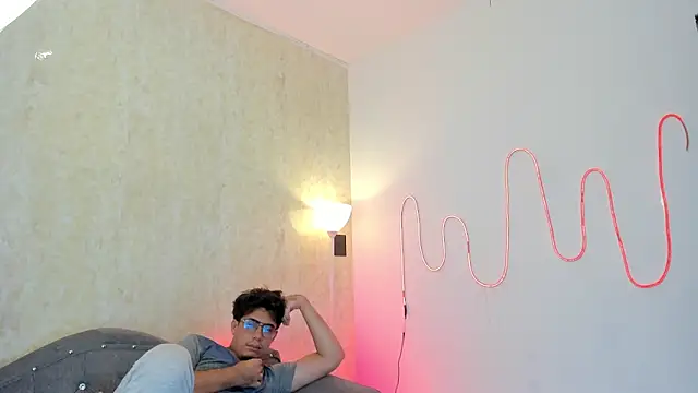 AntoniSantoss online show from October 25, 8:15 pm