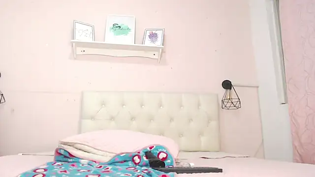 -Violettee- online show from March 2, 6:16 am