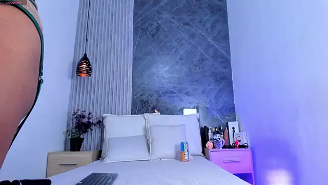 NicoleMadrird online show from April 14, 6:57 pm