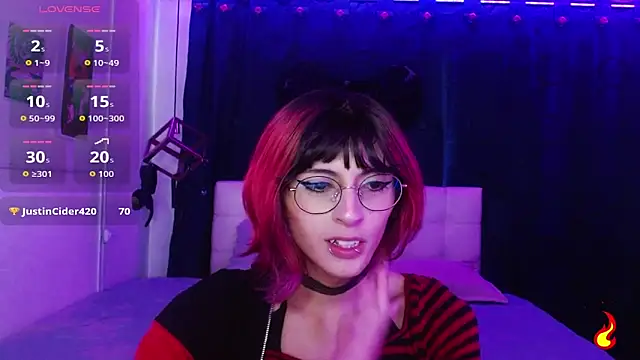 Snapshot of goth_minerva chatting on October 23, 1:59 pm goth minerva online show from October 23, 1:59 pm
