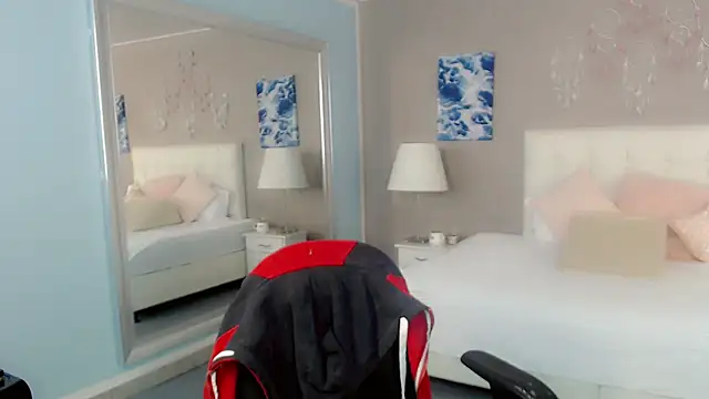 maddissonivanova online show from April 20, 7:15 pm