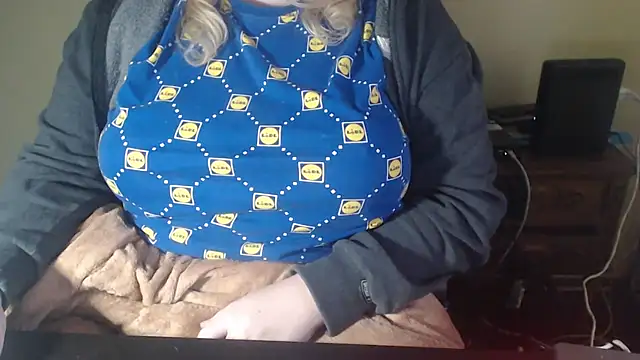 LunoviaXL online show from March 28, 6:54 pm