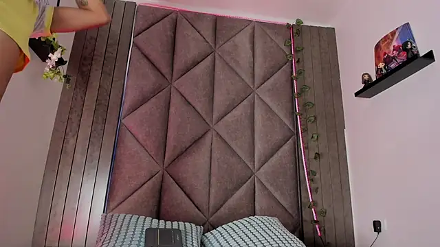 TiffValentinee  online show from September 29, 7:57 pm